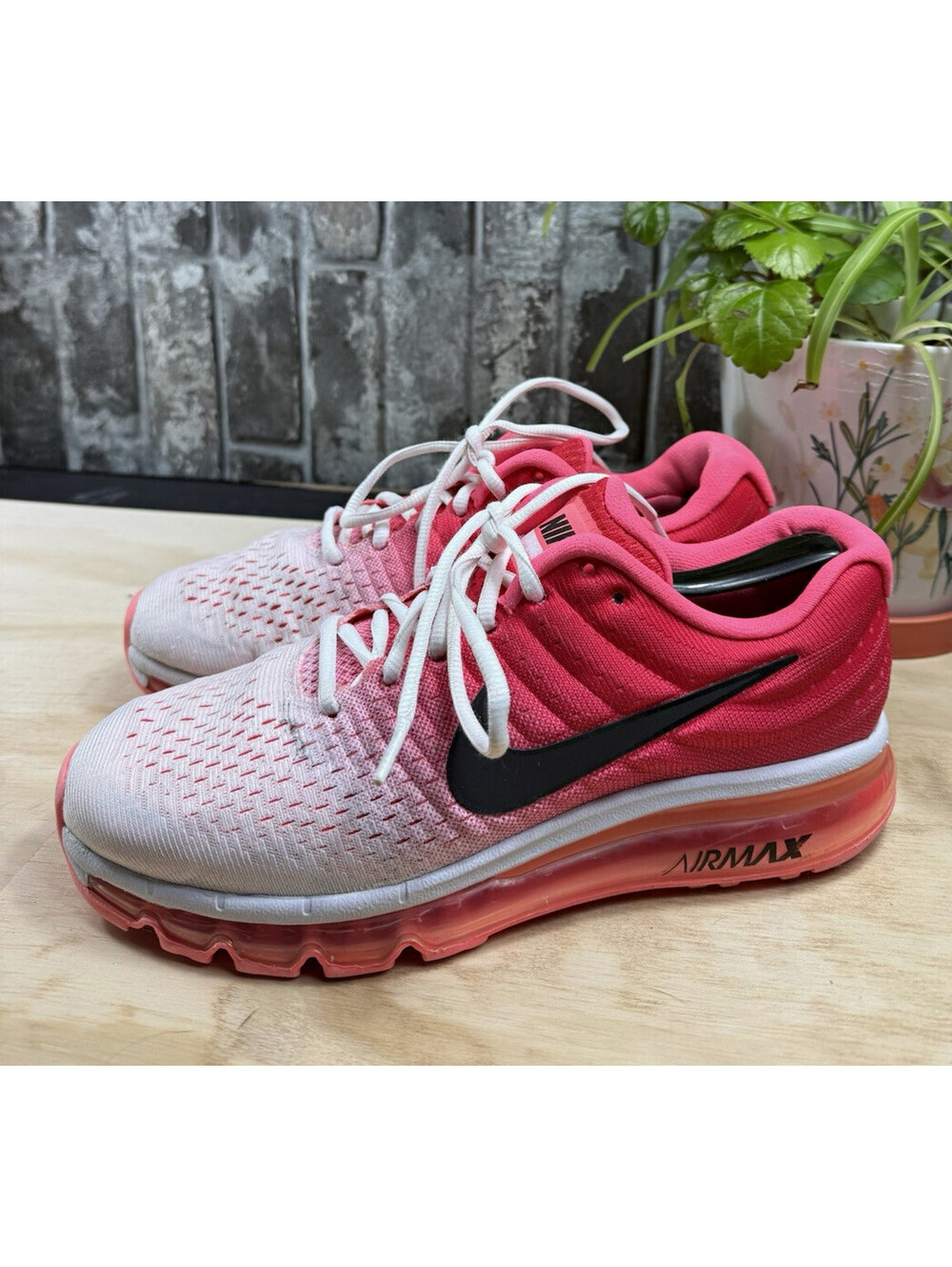 Nike Air Max 2017 Women’s White/Black-Hot Punch Low Top Lace-Up Logo 849560-103